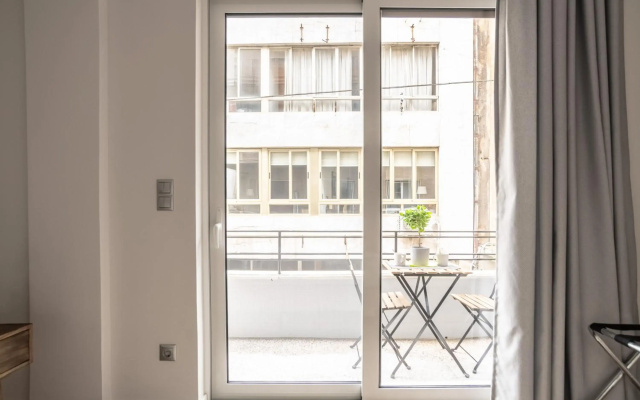 A14 Sunny & chic 2R apartment near Plaka & Parthenon