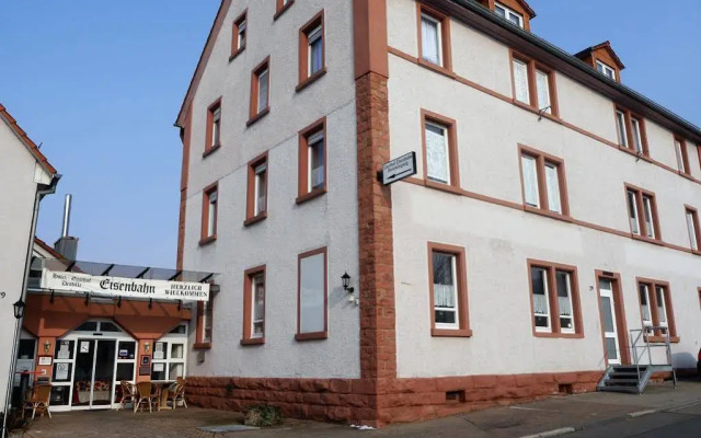 Hotel-Gasthof-Destille-Eisenbahn