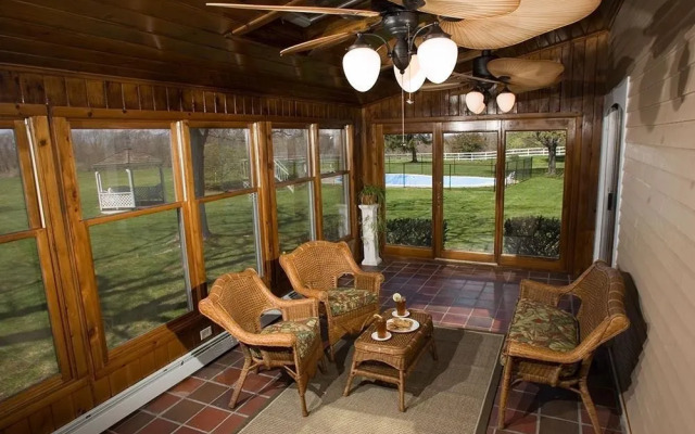 Historic Jacob Hill Inn