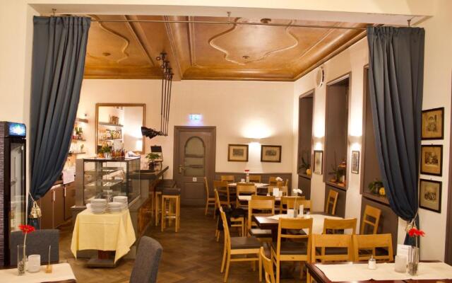 Hotel/Cafe Knösel