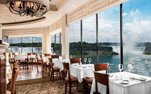 Crowne Plaza Hotel-Niagara Falls/Falls View