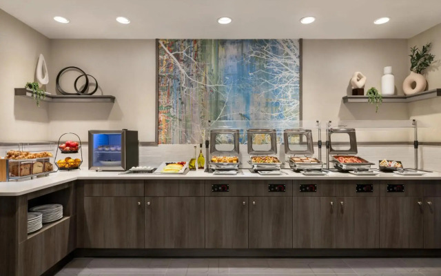 Crowne Plaza Edison by IHG