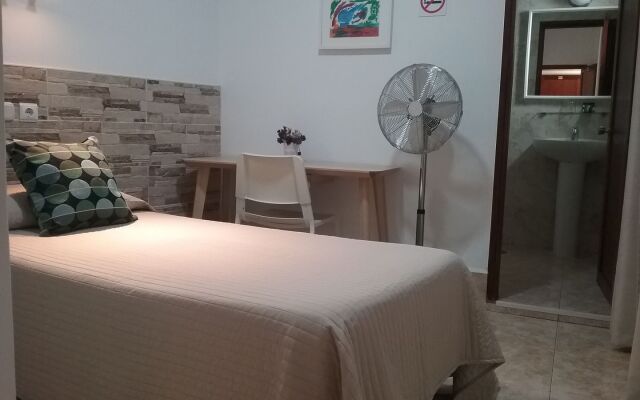 Hostal Residencia Cardona