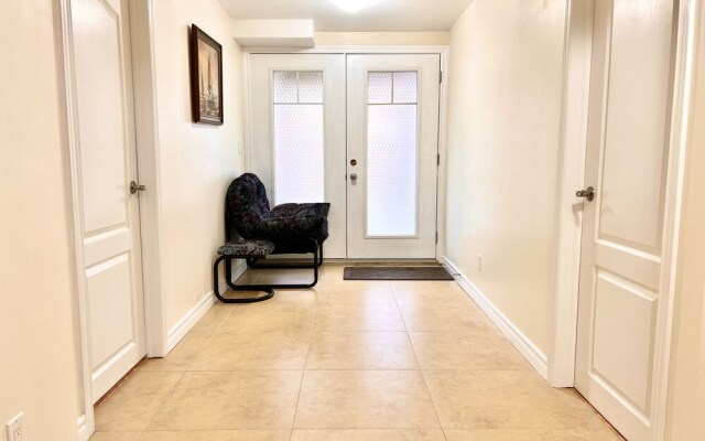 Cozy Home in Richmond Hill with Free Parking