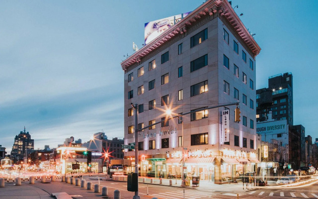 Leon Hotel LES