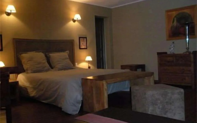 Logis Hôtel-Restaurant Le Moulin D'Artres