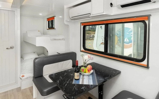 Pohang Guryongpo Uni's Bada Caravan