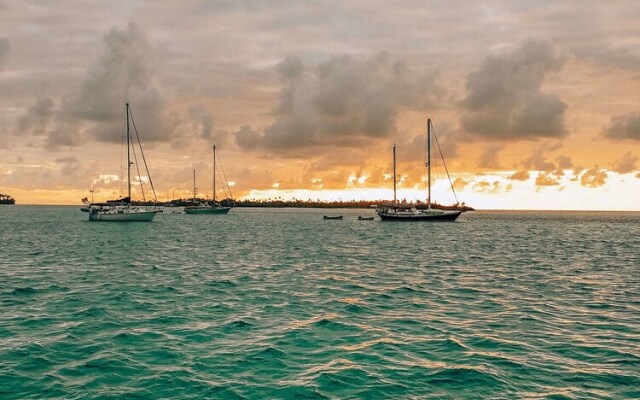 Private Over-the-Water Cabin in San Blas including Meals
