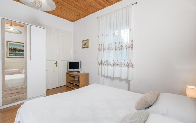 Beautiful Apartment in Omisalj With Wifi