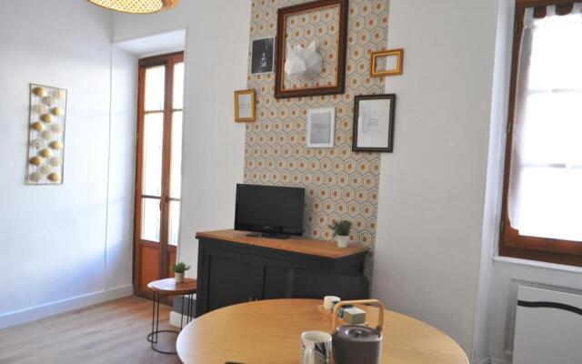 SEJOURAIXLESBAINS - Appartements Confidence hyper centre calme