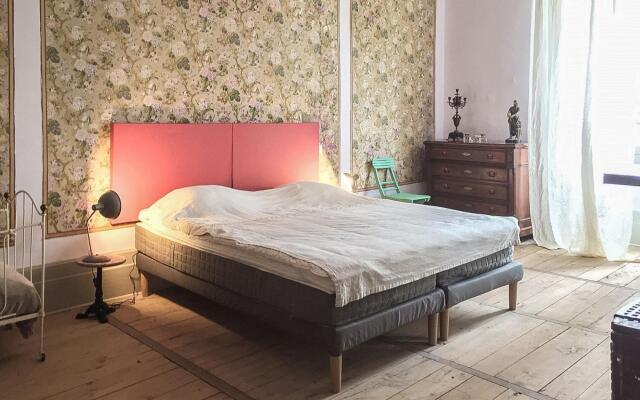 Historic Mansion by the River Lot in Cenevieres