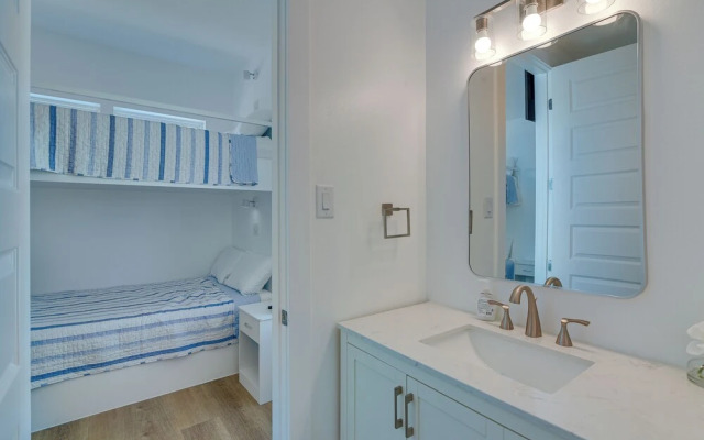 Modern Galveston Vacation Rental: Steps to Beach!