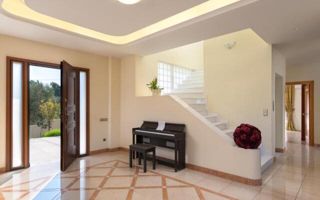Amaltheia Villa