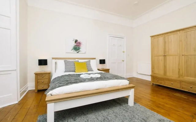JOIVY Great Location! Heart of City Centre 3bed Apartment