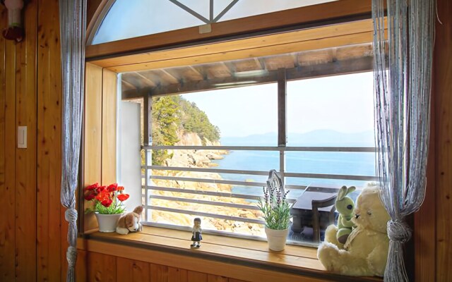 Tongyeong 1 Night 2 Days Couple Pension