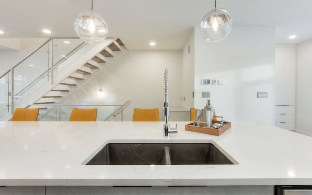 New Luxury Townhome 25