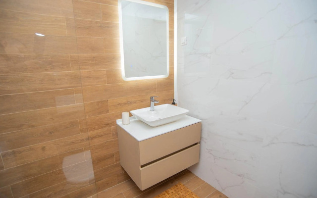 Stylish Two Bedroom Apartment at Ljubovic-Hill Park