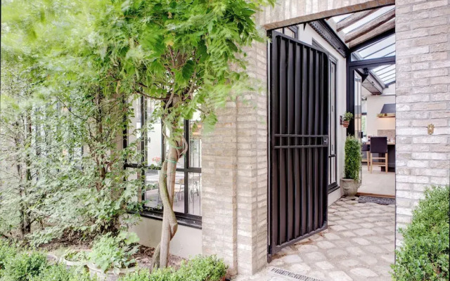 Paris Green House Residence