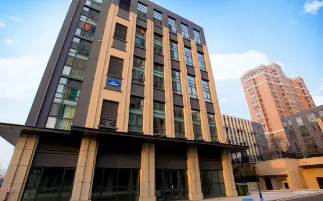 Mu'en Loft Light Luxury Apartment (Qingdao North Railway Station)