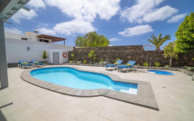 Ananda (L1) in Tias with 4 bedrooms and 4 bathrooms