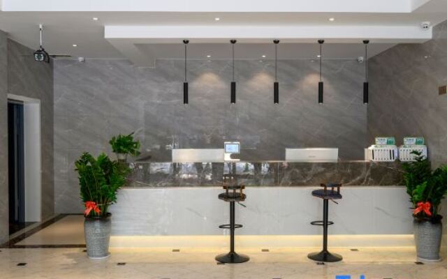 Yisu Qingju Hotel (Cixi Yintai City)