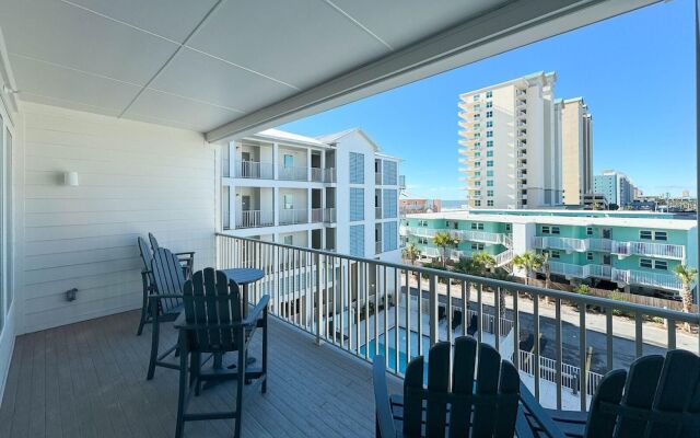 Charming 2bd/1.5ba Beachfront Condo w/ Pool View