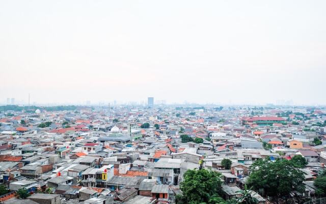 Modern And Comfy 3BR Bassura City Apartment