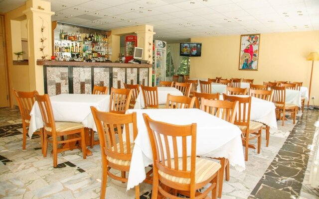 Hotel "Luch"