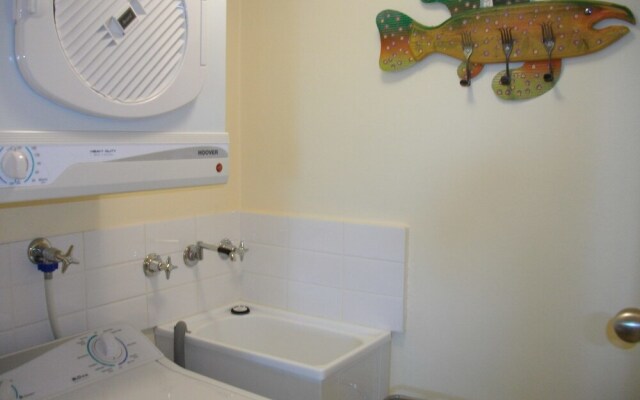 Sunset Towers,  Unit 9/25 Donald Street