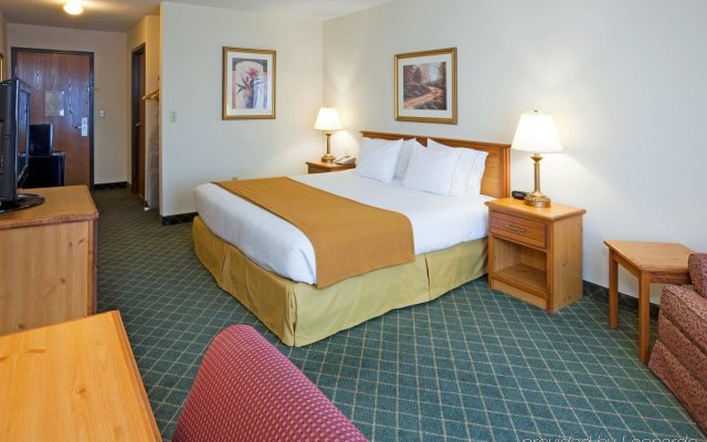Holiday Inn Express Hotel & Suites Chanhassen, an IHG Hotel