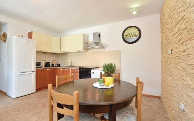 Amazing Home in Zastrazisce With Wifi and 2 Bedrooms
