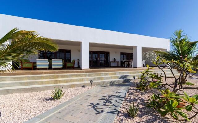 Beautiful 3br2 5BA Villa w Pool Close 2 Baby Beach