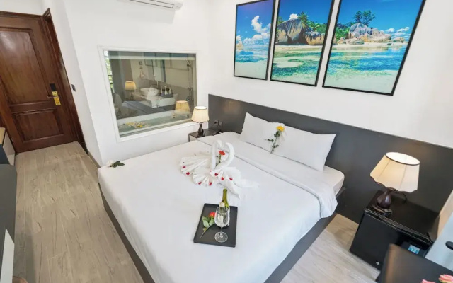 The Enchanted Ha Long Hotel - Bai Chay Beach