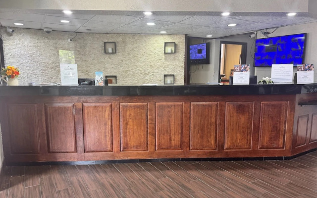 Quality Inn & Suites Memphis