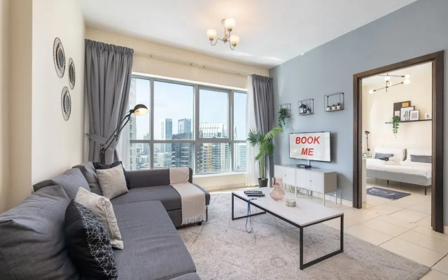 Refined 1BR Retreat in The Point Tower - Marina