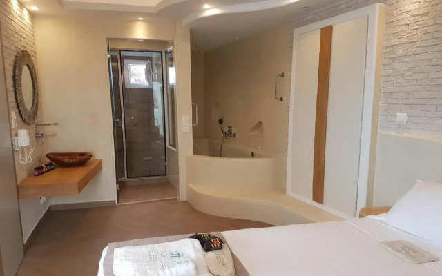 Polis of Naxos Stylish Suites