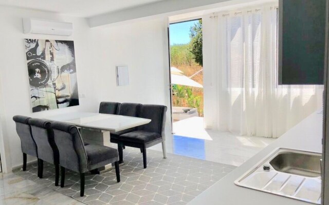 La Sala Shabby Chic Bungalow In 5 Min Walk From The Puerto Banus Beaches