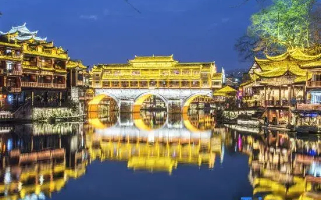 Yuejinge River View Homestay (Fenghuang Ancient City Store)