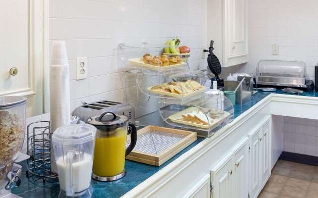 Econo Lodge Canton I-55