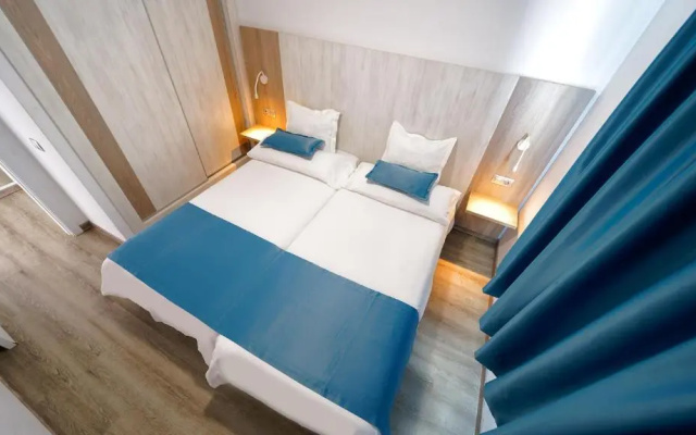 Apartamentos Blue Star