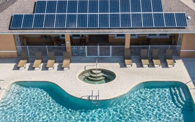 Spacious New Modern Retreat