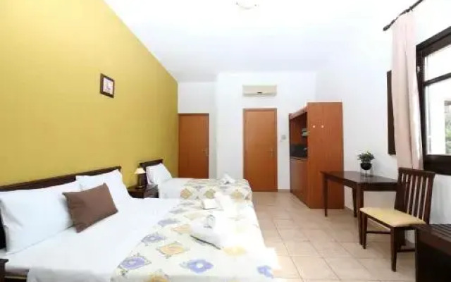 Palirria Hotel & Studios