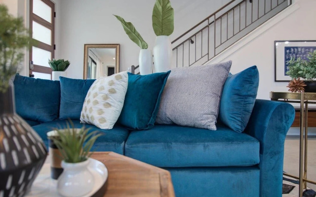 Divine 3br/2.5ba Downtown/east-side Home by Domio