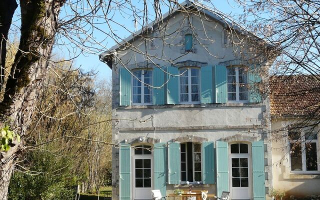 Pretty Holiday Home With Terrace, Garden, Barbecue, Veranda