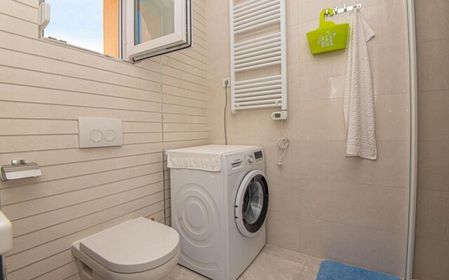 Stunning Apartment in Primosten With Wifi and 3 Bedrooms