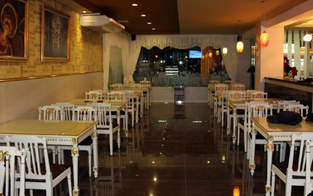 Grand Batik Inn