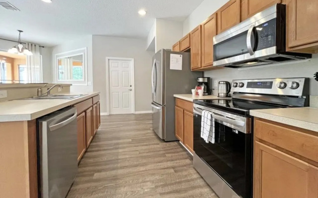 Summer Sparkle 4 Bedroom Home by RedAwning