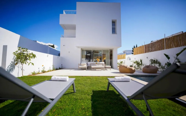 Villa Hermes Seaside and Luxurious