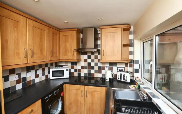 90 Ainsworth Ave Guest House NEW