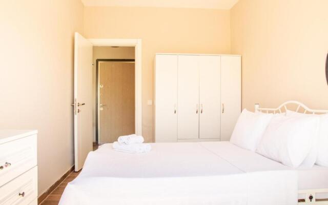 Charming Flat Near Sea With Shared Pool in Cesme